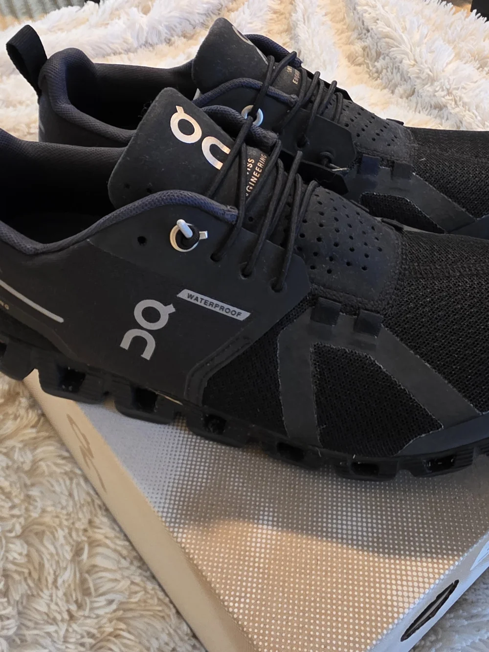 On Running Womens Cloud Waterproof Shoes - Black - Size 7.5 GUC - Picture 6 of 13